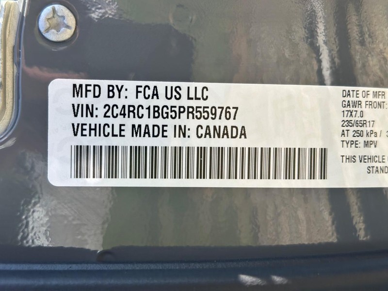 Chrysler Pacifica Vehicle Image 29