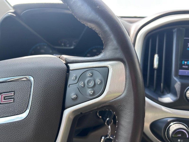 GMC Canyon Vehicle Image 11
