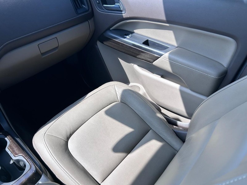 GMC Canyon Vehicle Image 15