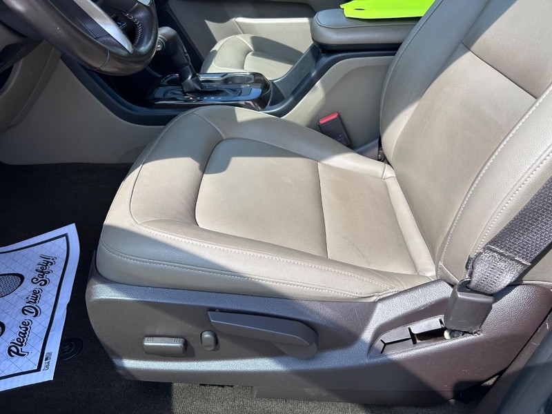 GMC Canyon Vehicle Image 17