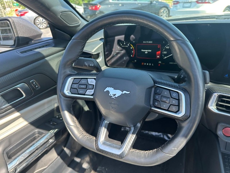 Ford Mustang Vehicle Image 14