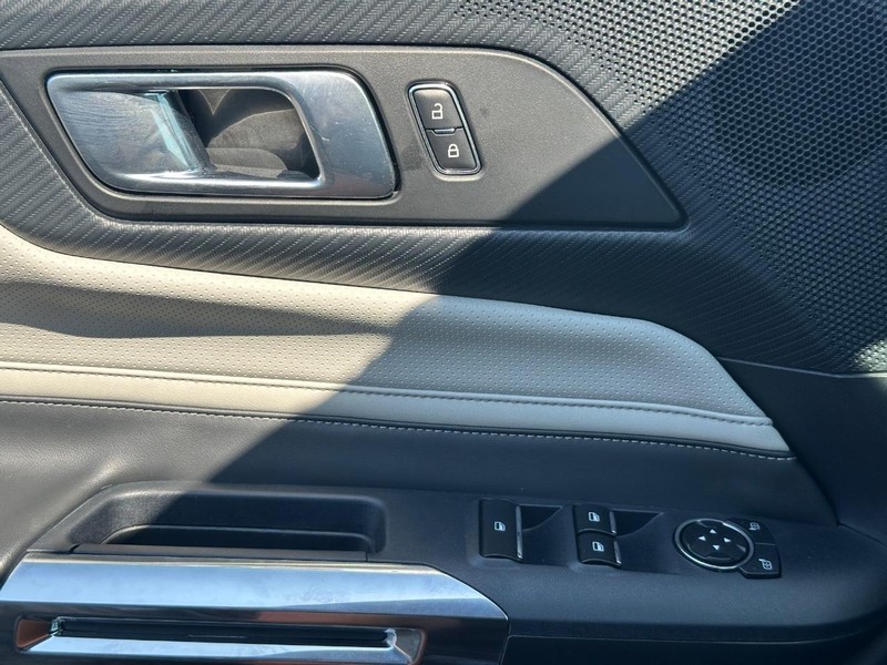 Ford Mustang Vehicle Image 24