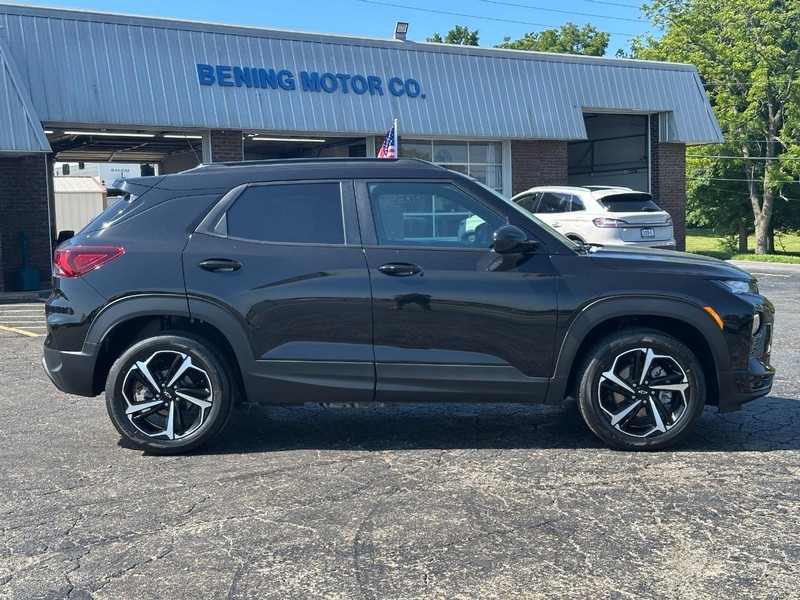 Chevrolet TrailBlazer Vehicle Image 02
