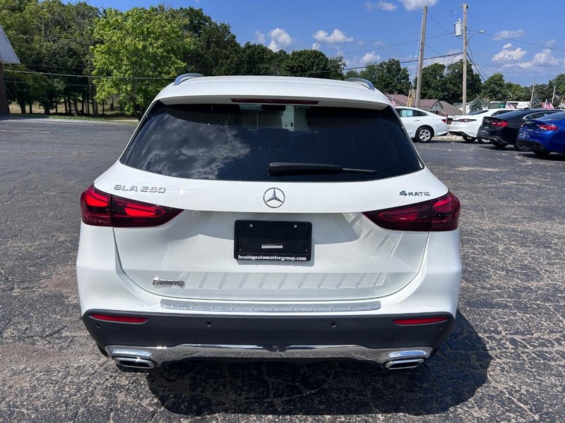 Mercedes-Benz GLA Vehicle Image 04