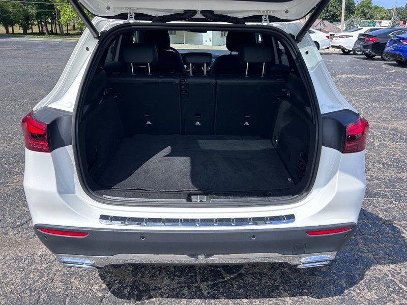 Mercedes-Benz GLA Vehicle Image 05