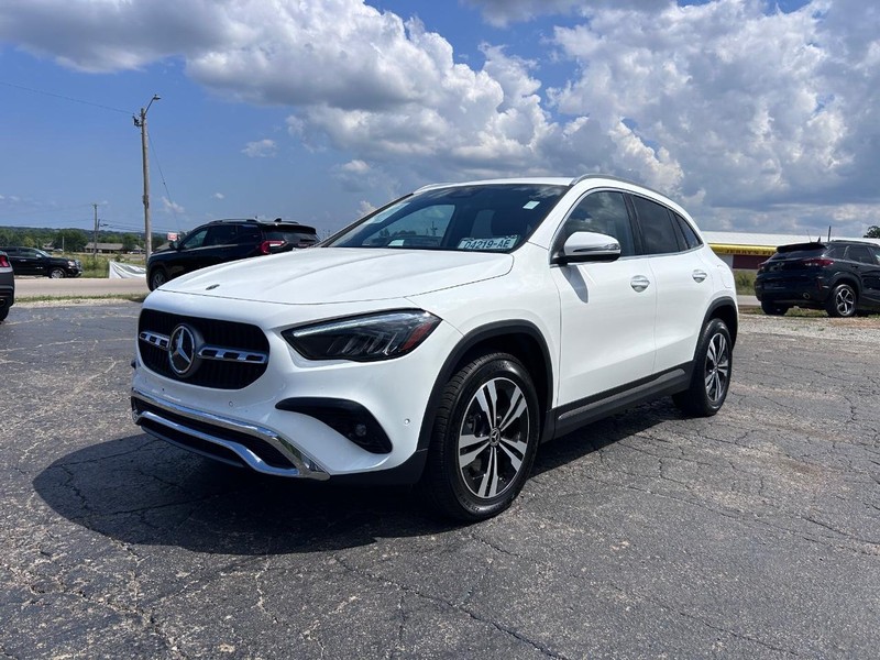 Mercedes-Benz GLA Vehicle Image 08