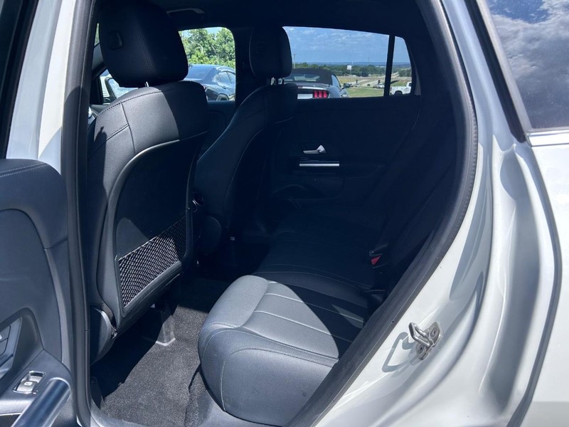 Mercedes-Benz GLA Vehicle Image 10