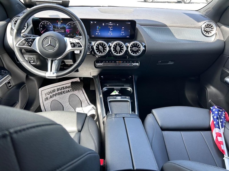 Mercedes-Benz GLA Vehicle Image 11
