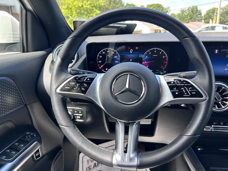 Mercedes-Benz GLA Vehicle Image 12