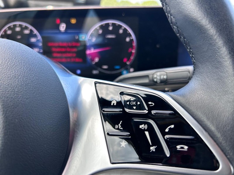 Mercedes-Benz GLA Vehicle Image 14