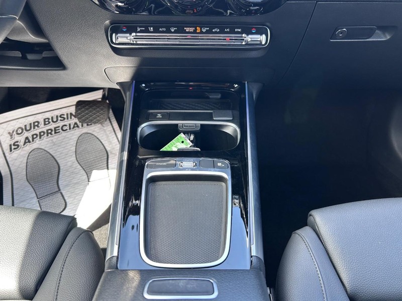 Mercedes-Benz GLA Vehicle Image 18