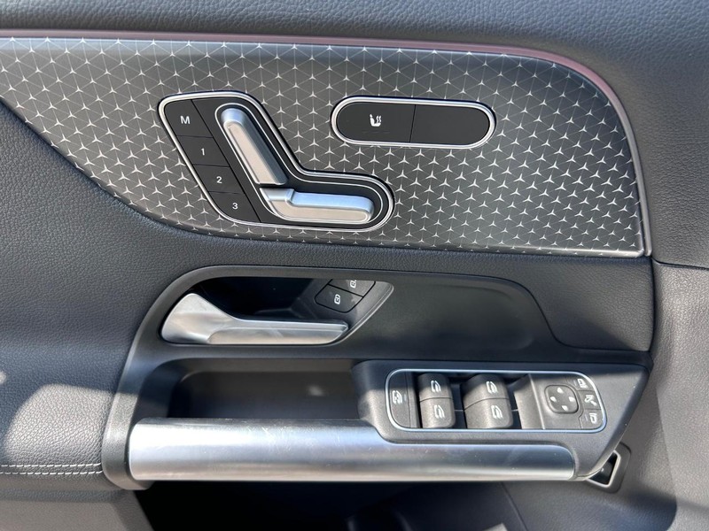 Mercedes-Benz GLA Vehicle Image 20