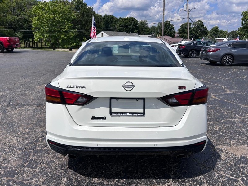 Nissan Altima Vehicle Image 04