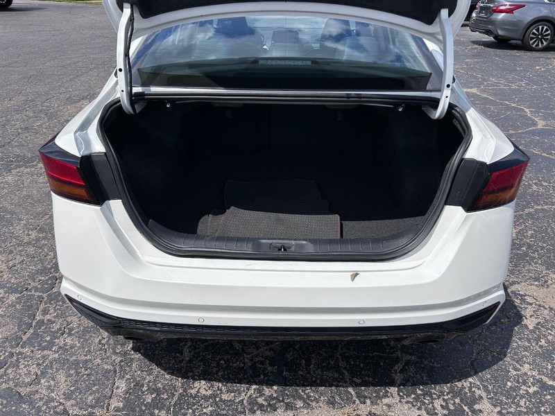 Nissan Altima Vehicle Image 05
