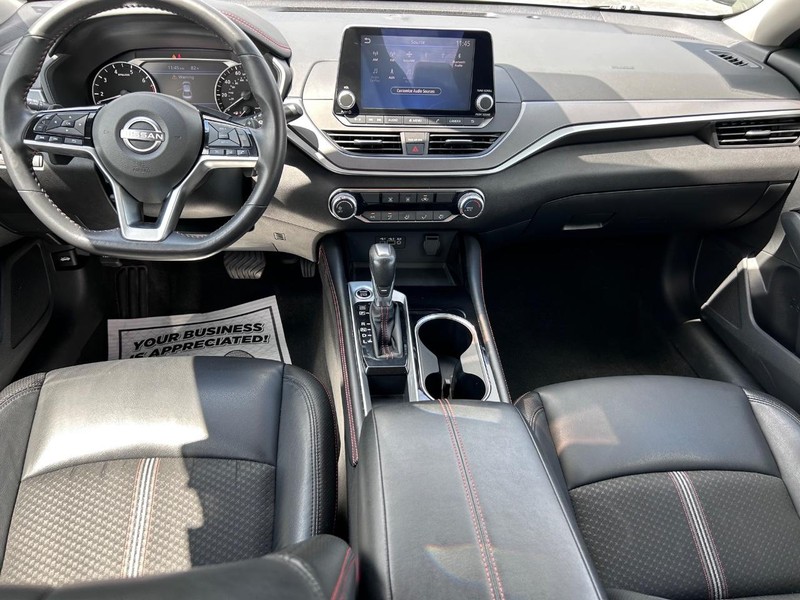 Nissan Altima Vehicle Image 08