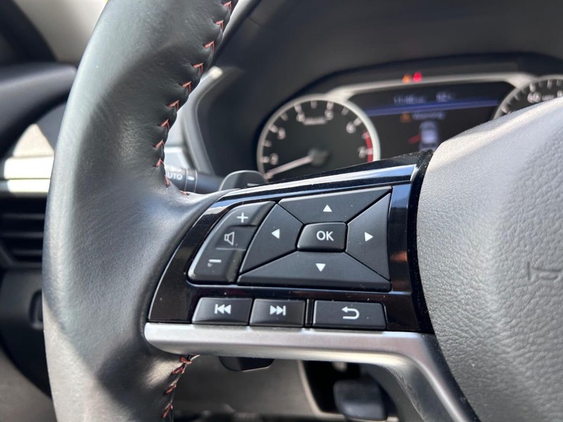 Nissan Altima Vehicle Image 10