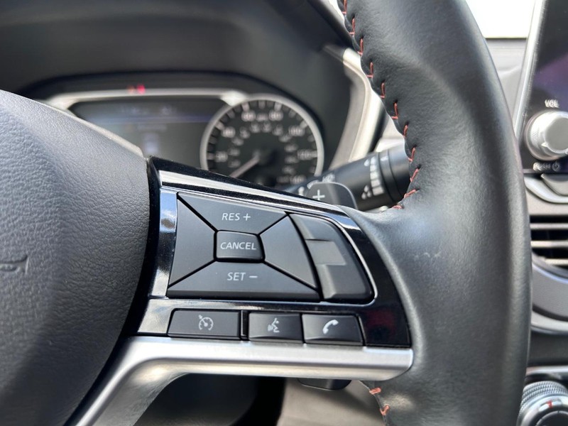 Nissan Altima Vehicle Image 11