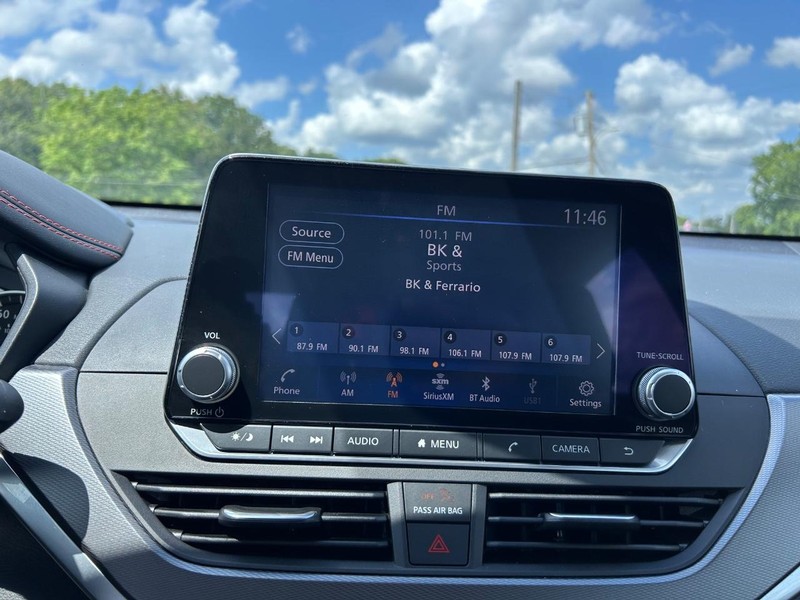 Nissan Altima Vehicle Image 12
