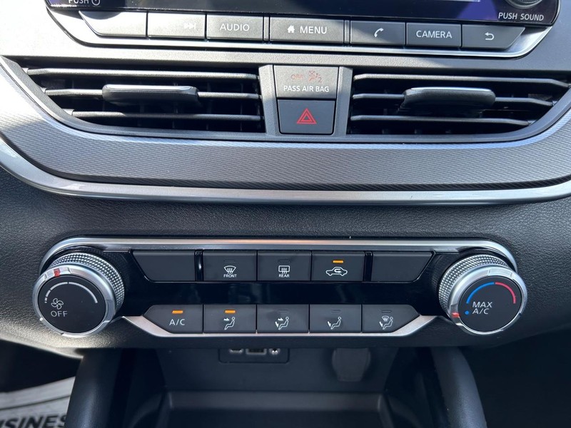 Nissan Altima Vehicle Image 13