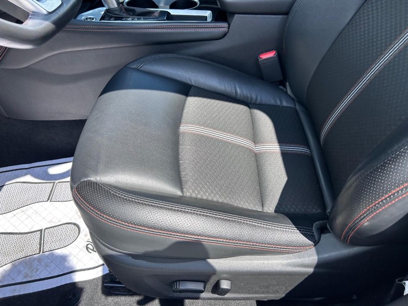 Nissan Altima Vehicle Image 17