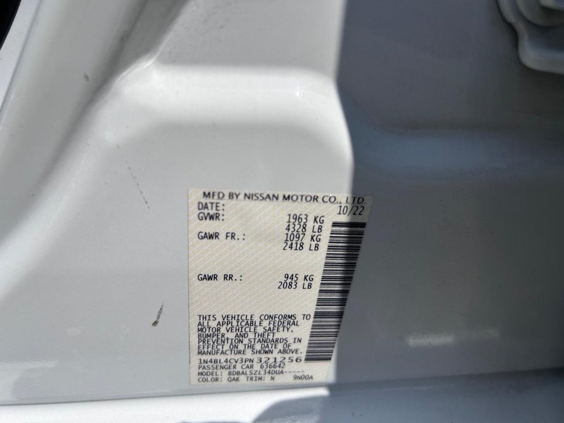 Nissan Altima Vehicle Image 20