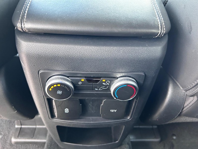 Ford Explorer Vehicle Image 10