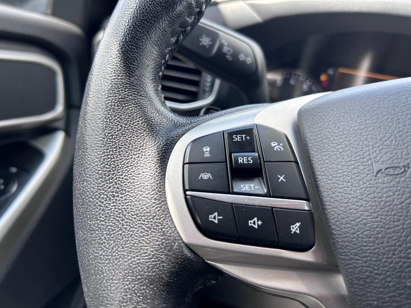 Ford Explorer Vehicle Image 13