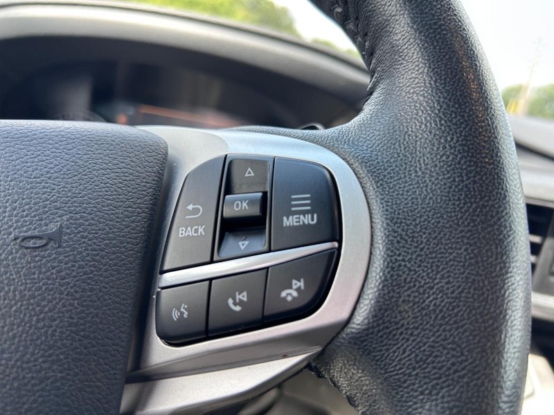 Ford Explorer Vehicle Image 14