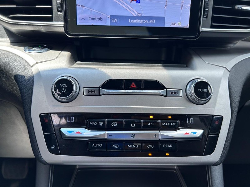 Ford Explorer Vehicle Image 16