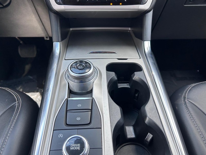 Ford Explorer Vehicle Image 17