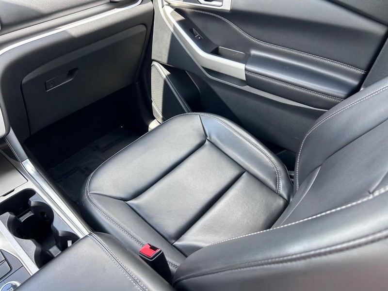 Ford Explorer Vehicle Image 18
