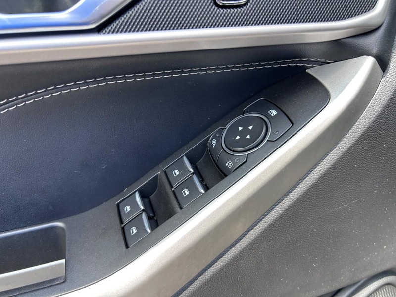 Ford Explorer Vehicle Image 19