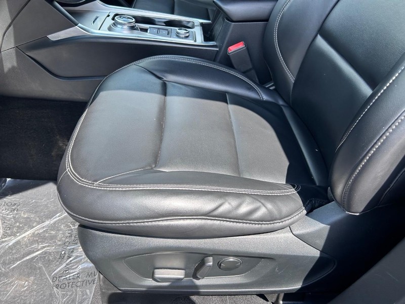 Ford Explorer Vehicle Image 20