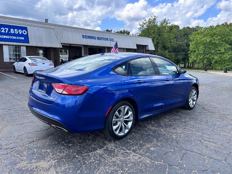 Chrysler 200 Vehicle Image 03