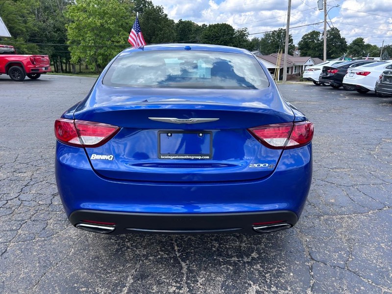 Chrysler 200 Vehicle Image 04