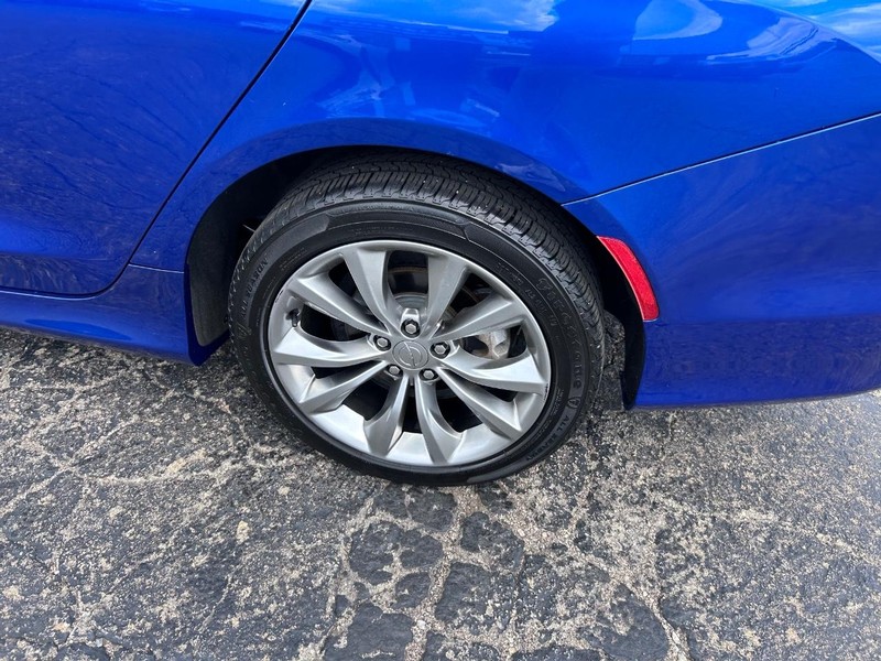 Chrysler 200 Vehicle Image 06