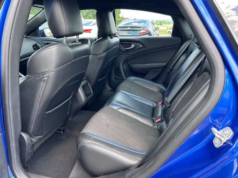 Chrysler 200 Vehicle Image 07