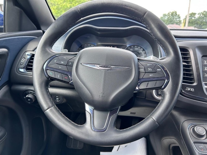 Chrysler 200 Vehicle Image 09