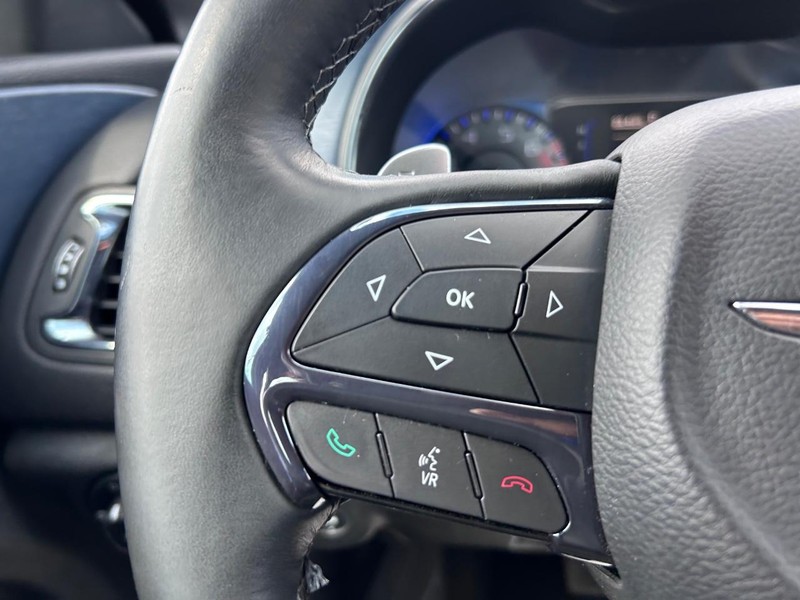 Chrysler 200 Vehicle Image 10