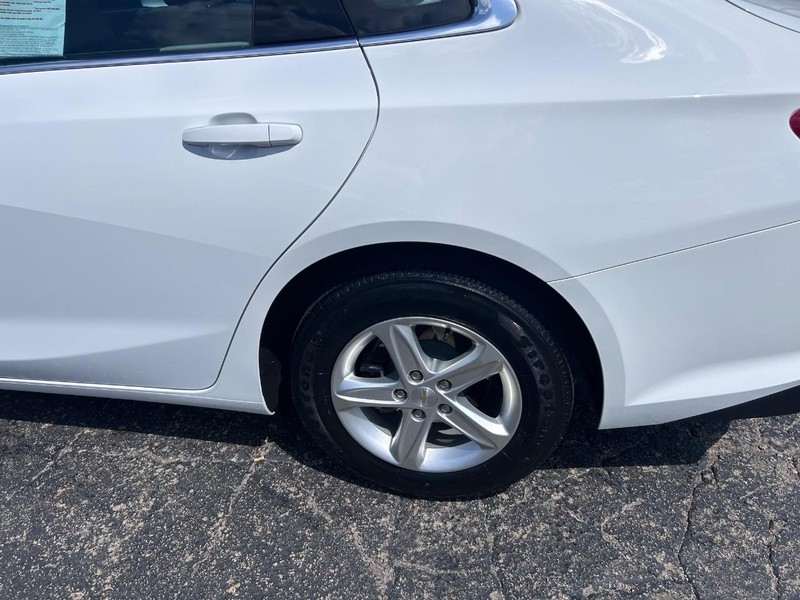 Chevrolet Malibu Vehicle Image 06