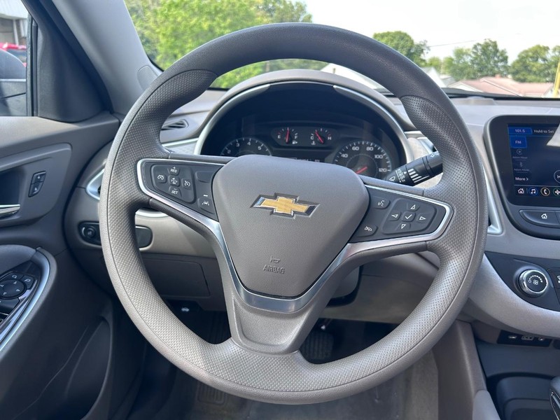 Chevrolet Malibu Vehicle Image 09