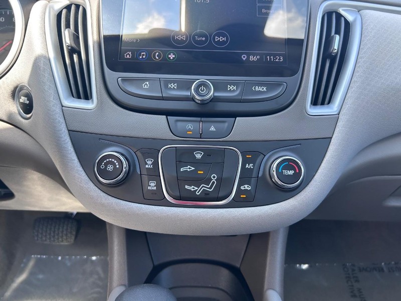 Chevrolet Malibu Vehicle Image 13