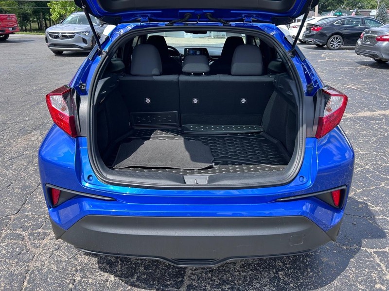 Toyota C-HR Vehicle Image 05