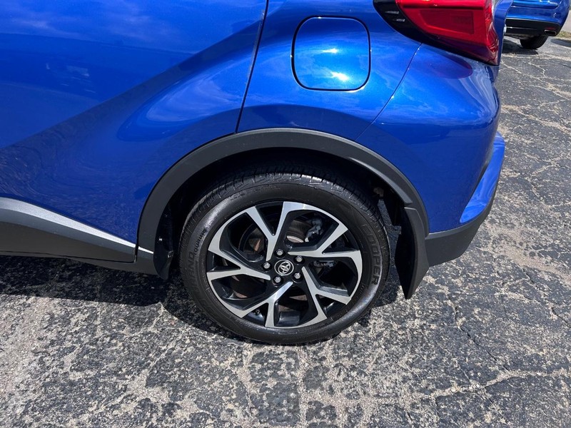 Toyota C-HR Vehicle Image 06