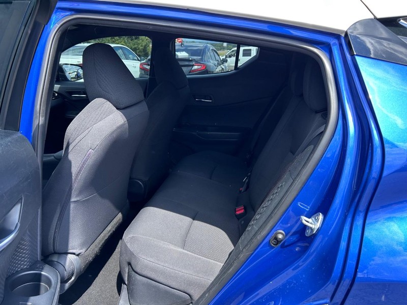 Toyota C-HR Vehicle Image 07