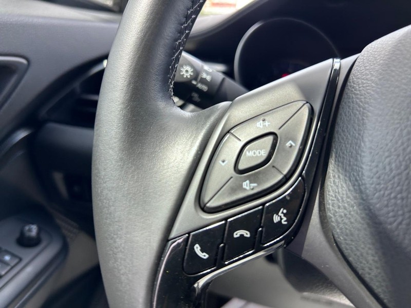 Toyota C-HR Vehicle Image 10