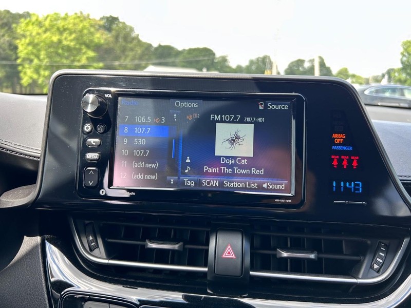 Toyota C-HR Vehicle Image 12