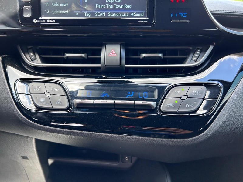 Toyota C-HR Vehicle Image 13