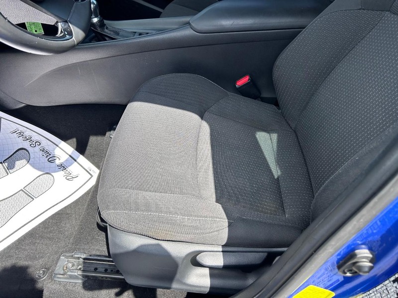Toyota C-HR Vehicle Image 17