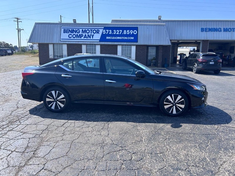 Nissan Altima Vehicle Image 02